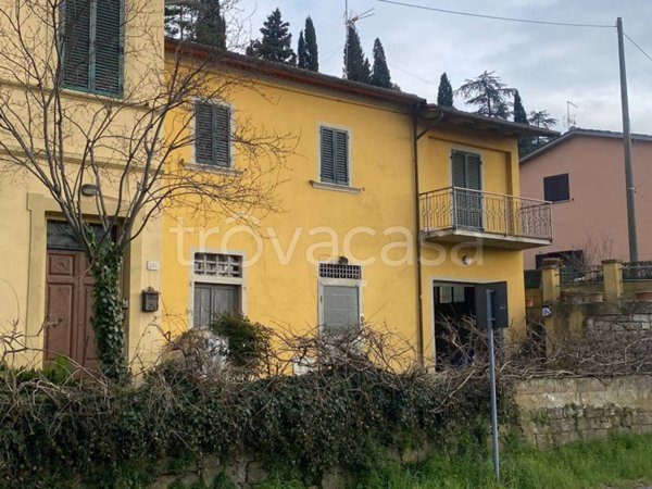 casa indipendente in vendita ad Arezzo in zona Olmo