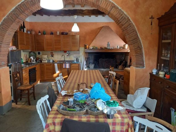 casa indipendente in vendita ad Arezzo in zona Palazzo del Pero