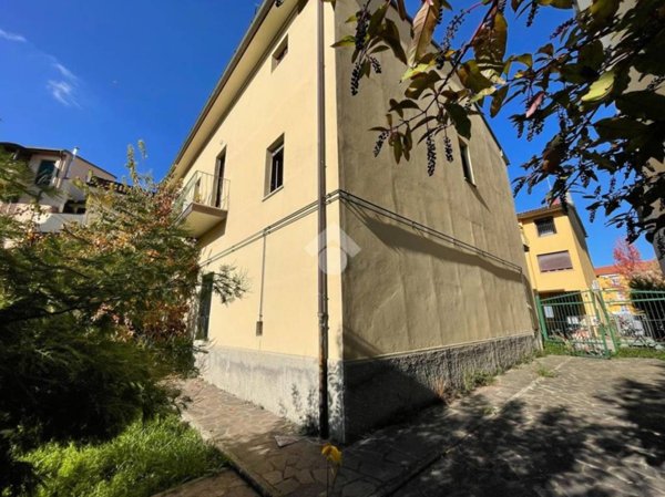 casa indipendente in vendita ad Arezzo