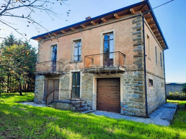 casa indipendente in vendita ad Arezzo in zona Mugliano
