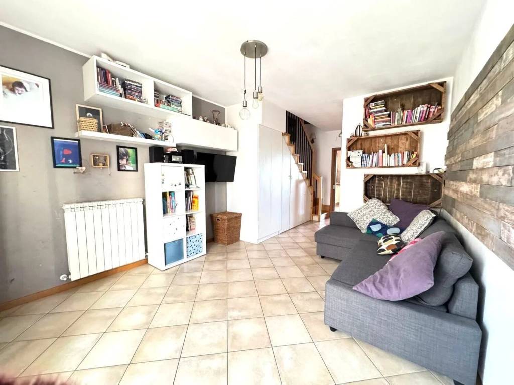casa indipendente in vendita ad Arezzo in zona Antria