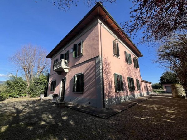 casa indipendente in vendita ad Arezzo in zona Frassineto