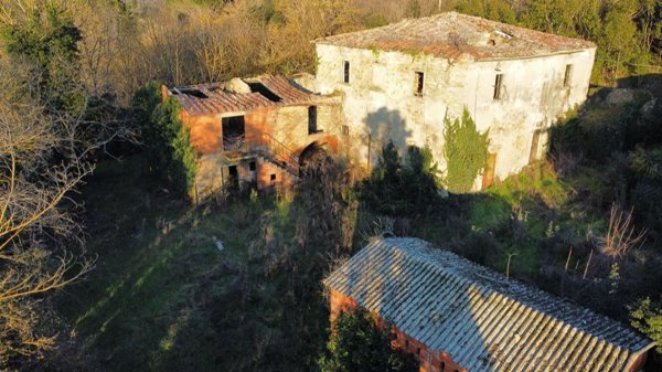 casa indipendente in vendita ad Arezzo in zona Antria