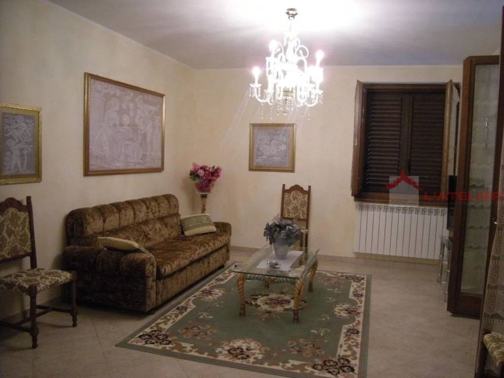 casa indipendente in vendita ad Arezzo in zona Quarata