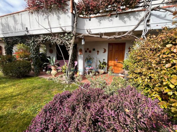 casa indipendente in vendita ad Arezzo in zona Centro Città