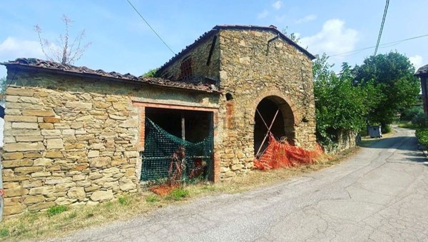 appartamento in vendita ad Arezzo in zona Antria