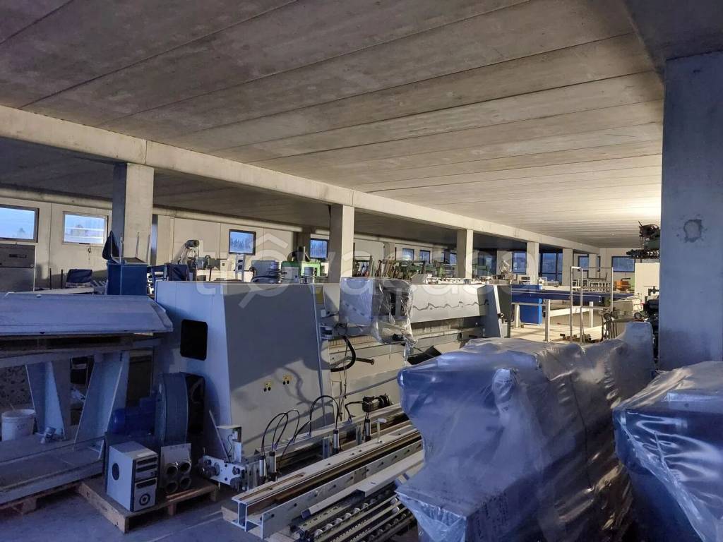 locale commerciale in vendita ad Arezzo in zona Pescaiola