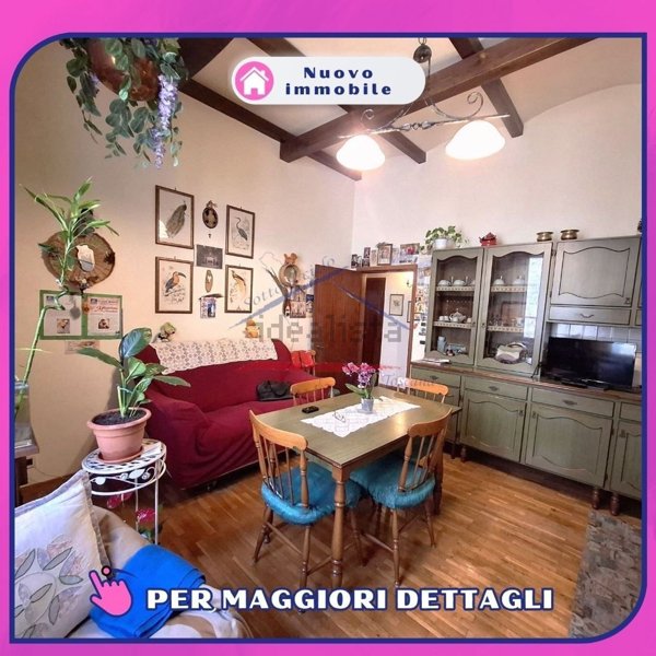 casa indipendente in vendita ad Arezzo in zona Vittorio Veneto
