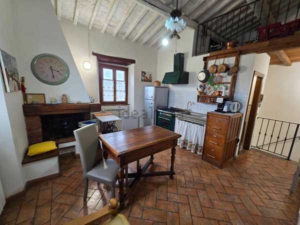 appartamento in vendita ad Arezzo in zona Mugliano