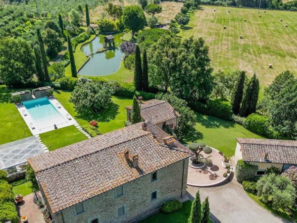 casa indipendente in vendita ad Arezzo in zona Antria