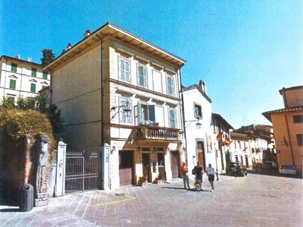 negozio in vendita ad Arezzo in zona Centro Città
