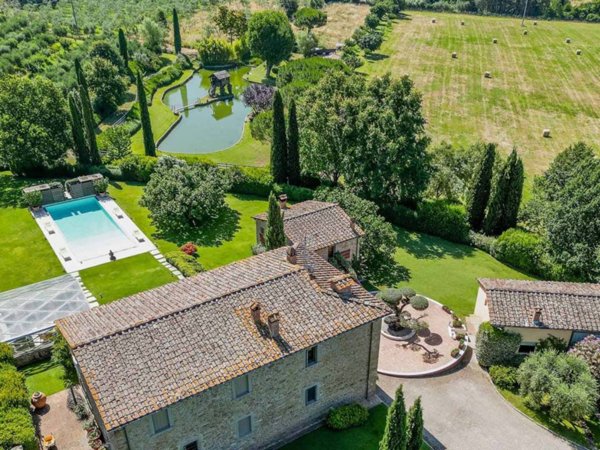 casa indipendente in vendita ad Arezzo in zona Puliciano
