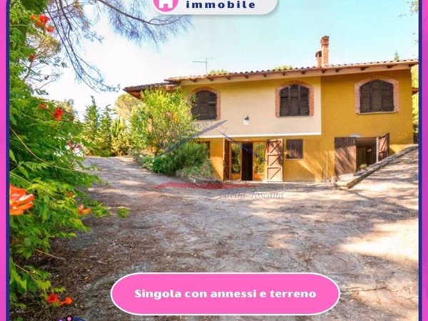 casa indipendente in vendita ad Arezzo in zona Casa Al Cincio