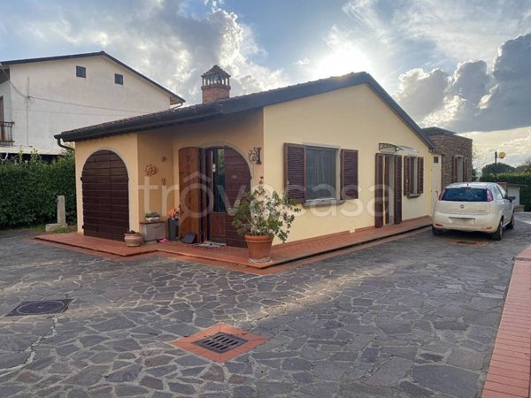 casa indipendente in vendita ad Arezzo in zona Tregozzano