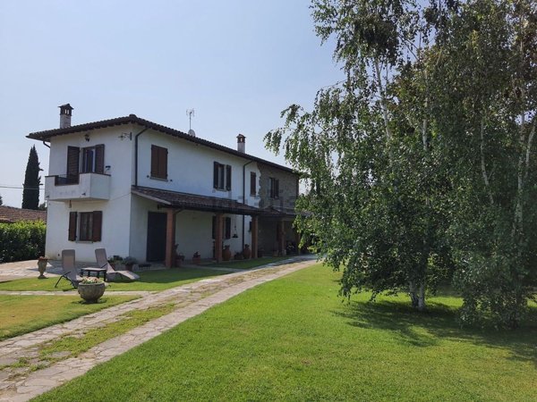 casa indipendente in vendita ad Arezzo in zona Frassineto
