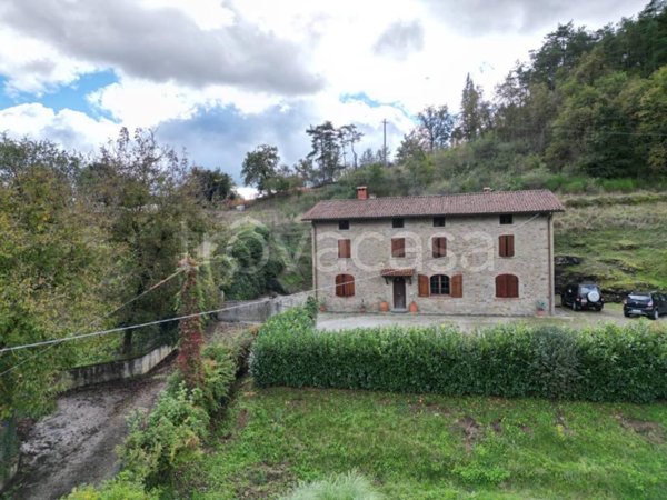 casa indipendente in vendita ad Arezzo in zona Palazzo del Pero