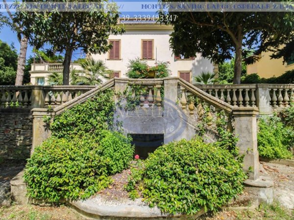 casa indipendente in vendita ad Arezzo in zona Agazzi