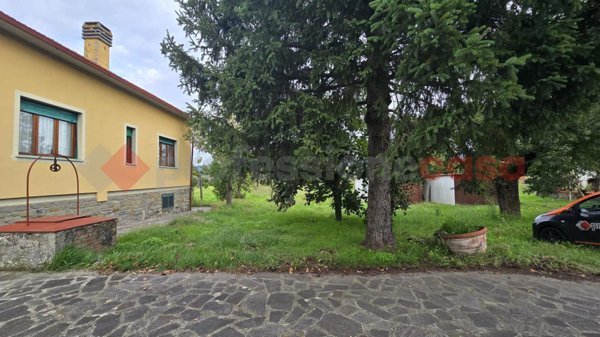 casa indipendente in vendita ad Arezzo in zona Ceciliano