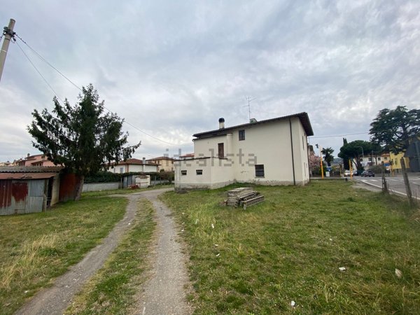 casa indipendente in vendita ad Arezzo in zona Pratantico-Indicatore