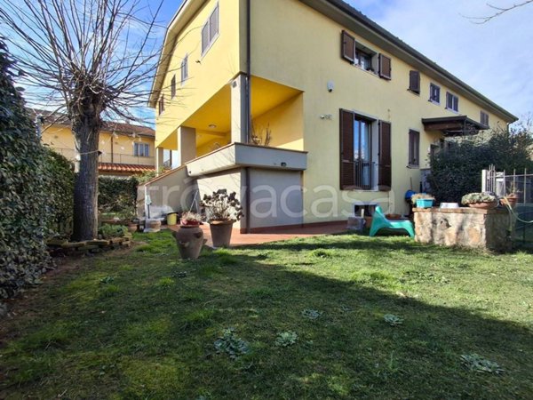 casa indipendente in vendita ad Arezzo