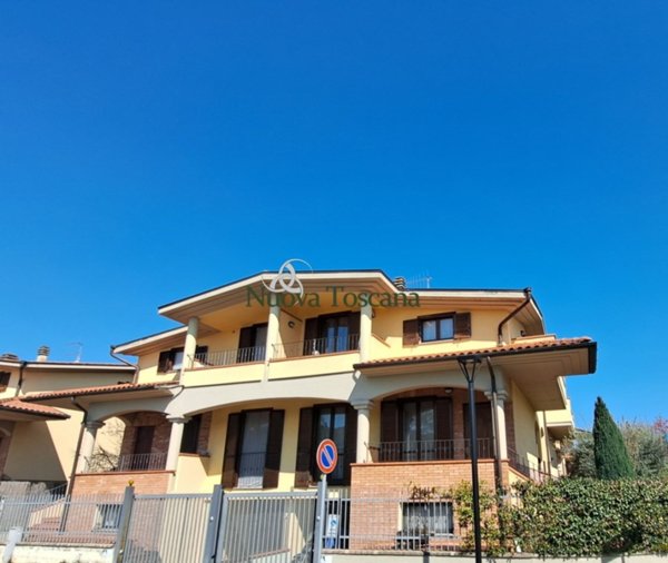 casa indipendente in vendita ad Arezzo