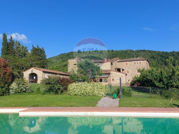 casa indipendente in vendita ad Arezzo in zona Palazzo del Pero