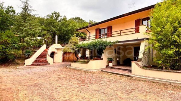 casa indipendente in vendita ad Arezzo in zona Zona La Pace