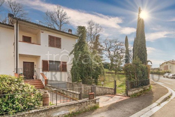 casa indipendente in vendita ad Arezzo in zona Chiassa-Tregozzano