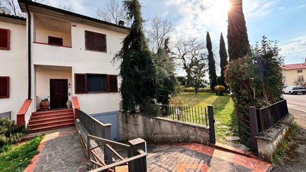 casa indipendente in vendita ad Arezzo in zona Chiassa-Tregozzano