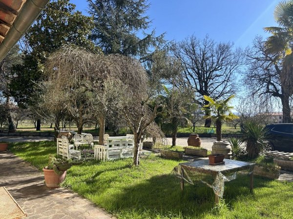casa indipendente in vendita ad Arezzo in zona Ceciliano