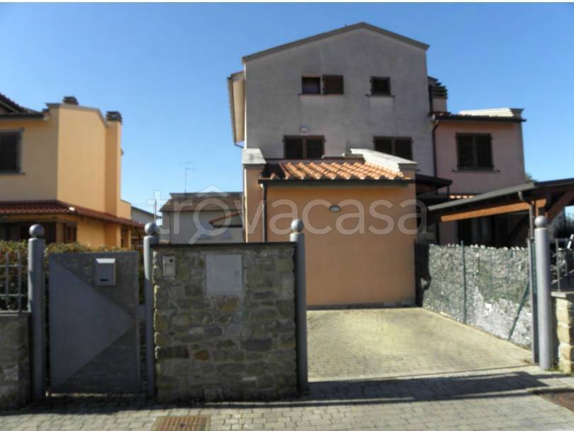 appartamento in vendita ad Arezzo in zona Rigutino