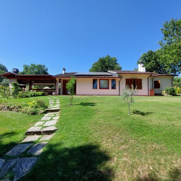 casa indipendente in vendita ad Arezzo in zona Pescaiola