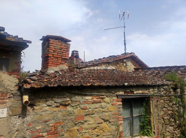 casa indipendente in vendita ad Arezzo in zona Agazzi