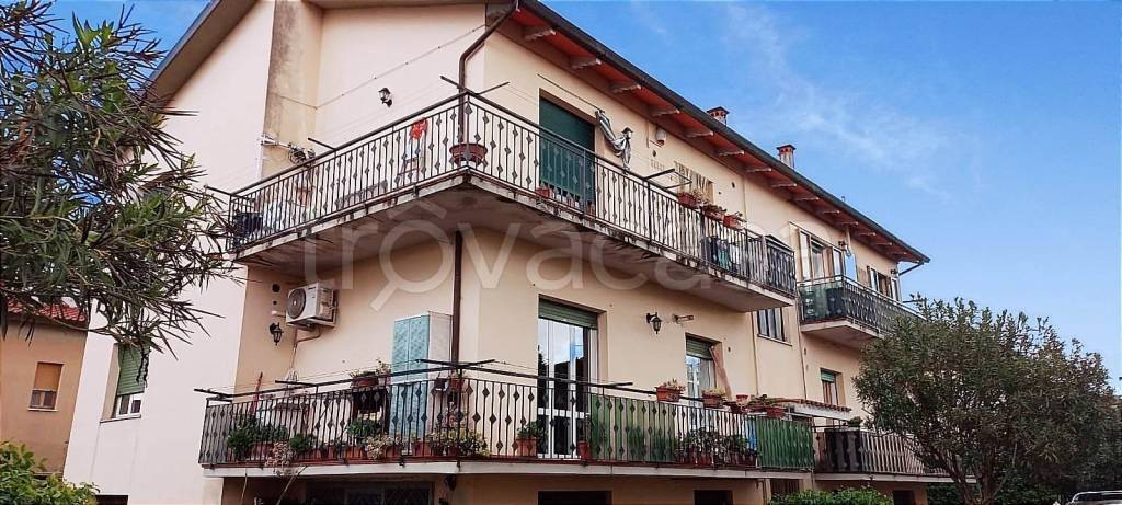 appartamento in vendita ad Arezzo in zona Pratantico-Indicatore