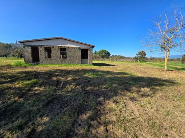 casa indipendente in vendita ad Arezzo in zona Agazzi