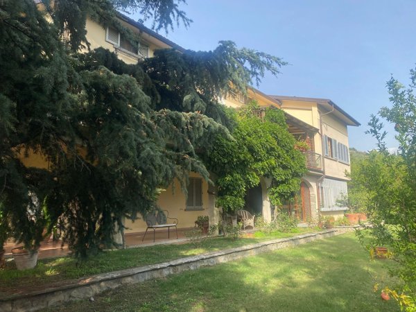 appartamento in vendita ad Arezzo in zona Zona Le Pietre
