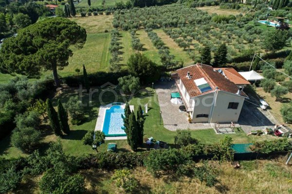 casa indipendente in vendita ad Arezzo in zona Puliciano