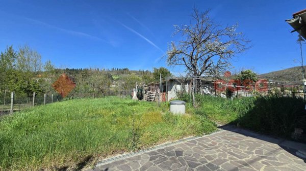 casa indipendente in vendita ad Arezzo in zona Chiassa-Tregozzano