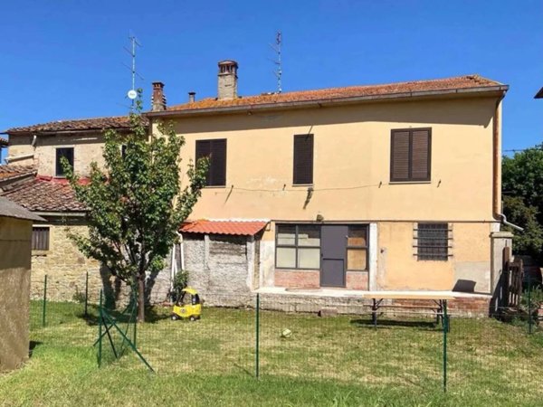 casa indipendente in vendita ad Arezzo in zona Fiorentina