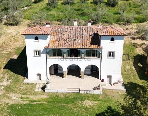 casa indipendente in vendita ad Arezzo in zona Olmo