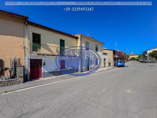 casa indipendente in vendita ad Arezzo in zona Quarata