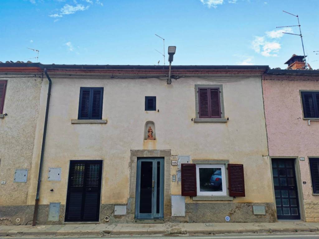 casa indipendente in vendita ad Arezzo in zona Antria