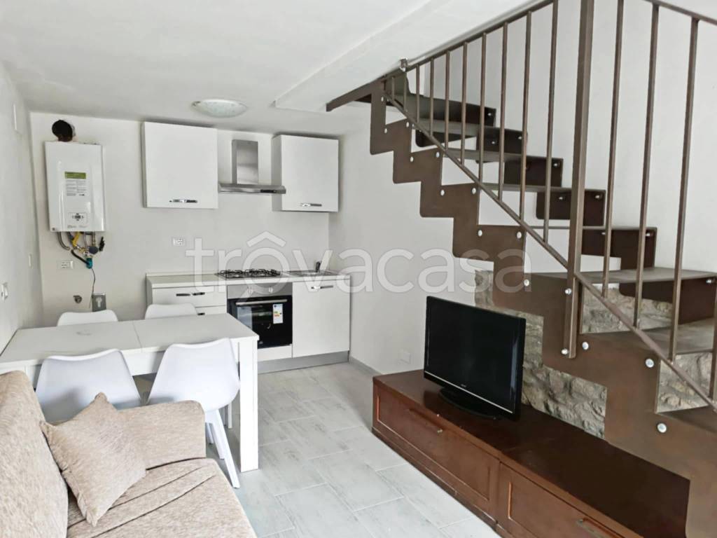 casa indipendente in vendita ad Arezzo in zona Staggiano