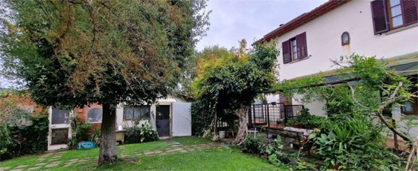 casa indipendente in vendita ad Arezzo in zona Pescaiola