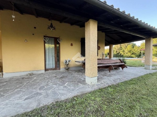 casa indipendente in vendita ad Arezzo in zona Agazzi