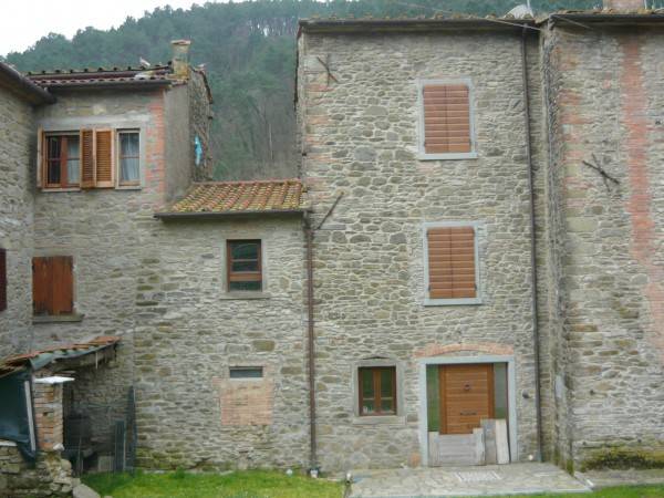 casa indipendente in vendita ad Arezzo in zona Palazzo del Pero