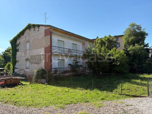 casa indipendente in vendita ad Arezzo in zona Pescaiola