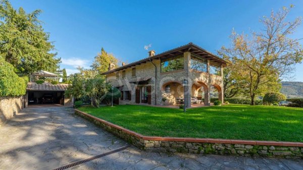 casa indipendente in vendita ad Arezzo in zona Chiassa-Tregozzano