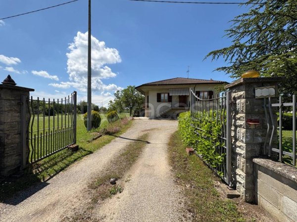 casa indipendente in vendita ad Arezzo in zona Tregozzano