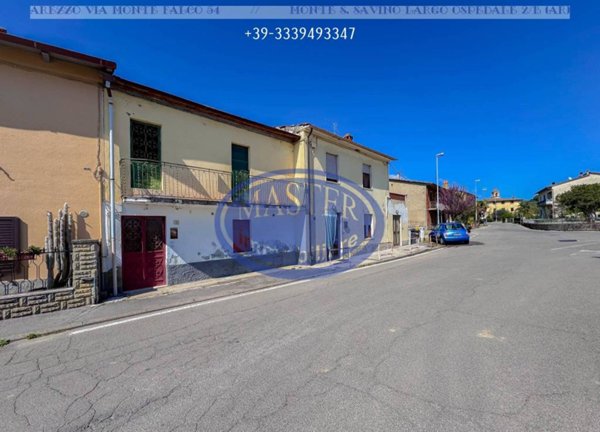 casa indipendente in vendita ad Arezzo in zona Ceciliano